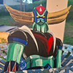 Goldorak - 70euros Personnage découpé dans du bois puis peint à la peinture acrylique et doré à la feuille d'or véritable (22 carats)